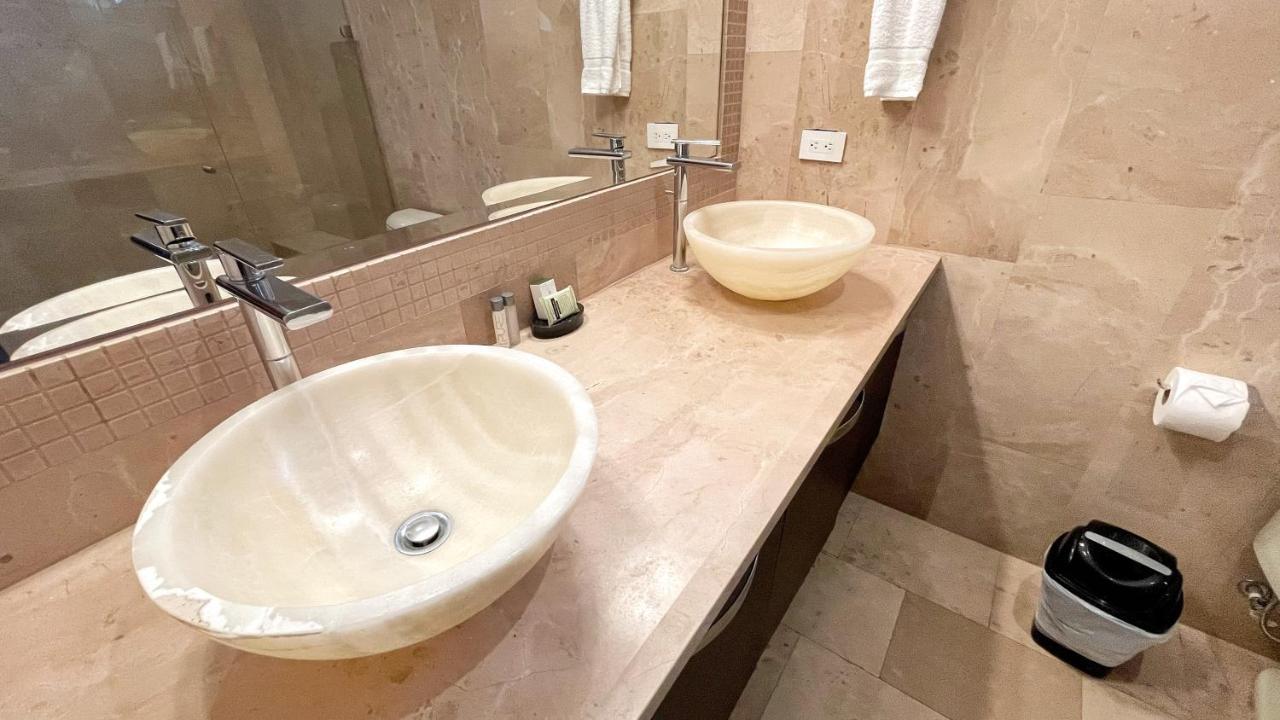 Pacific Suites Boutique Hotel And Bistro ฆาโก ภายนอก รูปภาพ