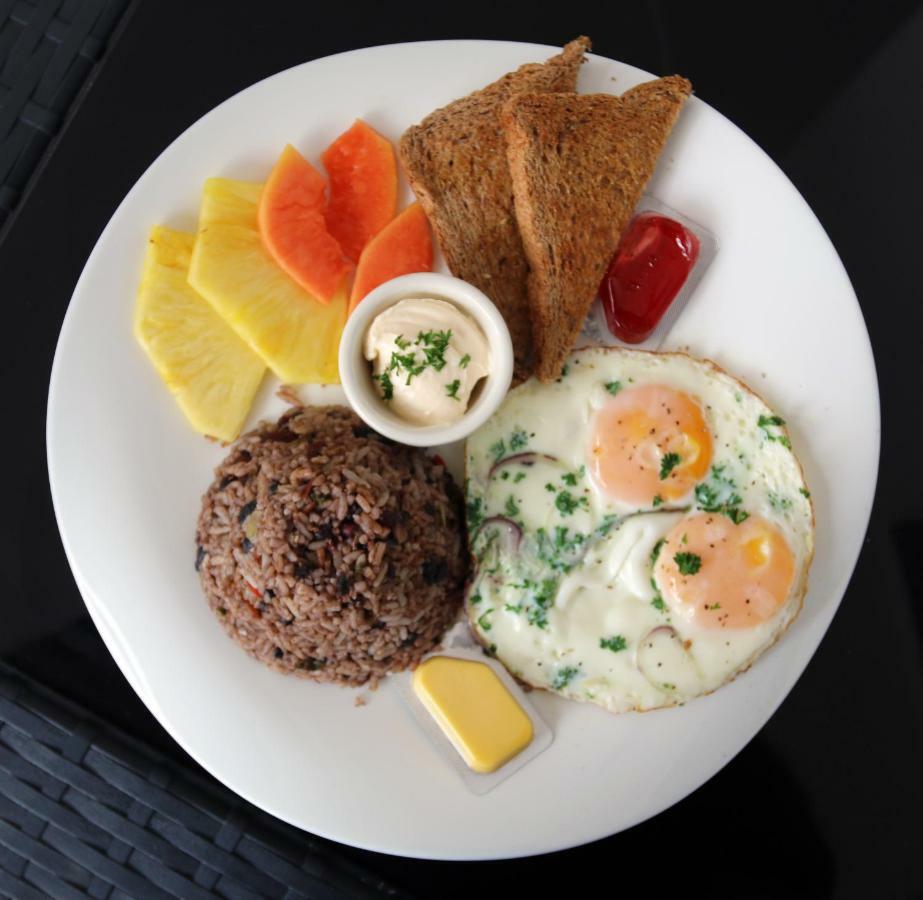 Pacific Suites Boutique Hotel And Bistro ฆาโก ภายนอก รูปภาพ